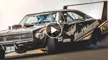Incredible American Muscle Cars (Classic Charger) Great Sound! Revving! Drifting...
